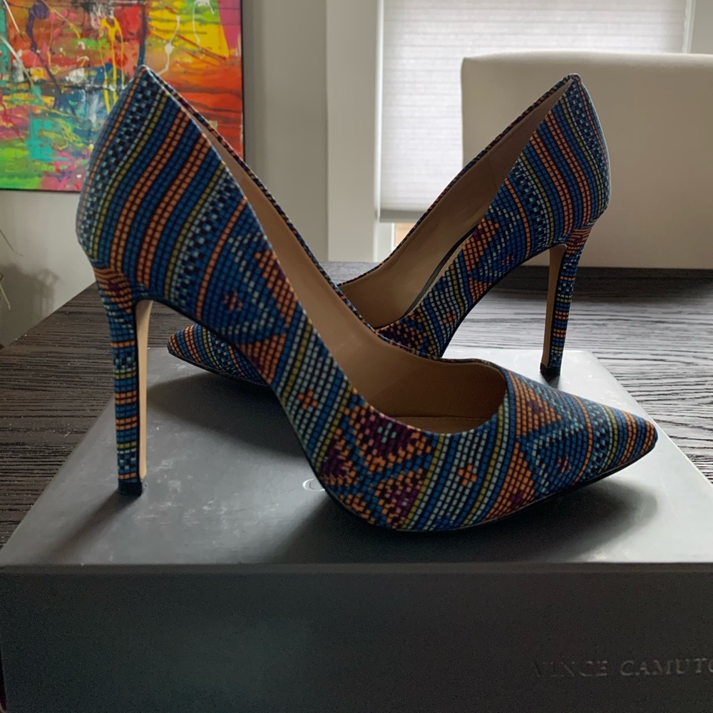vince camuto super fun patterned pointed pumps